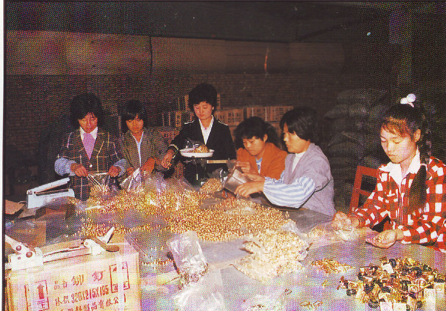 2.80年代末任凤乡津德五金塑料厂生产的塑料五金件销往美国和香港地区.jpg