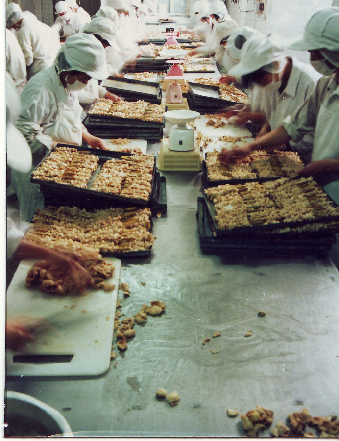 15丸八食品厂鸡肉串车间1996年任永利.jpg